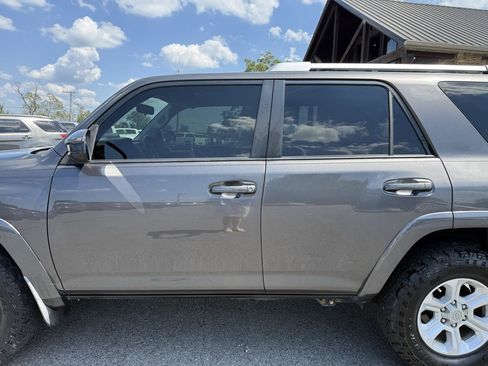Used 2014 Toyota 4Runner SR5 RWD image 37