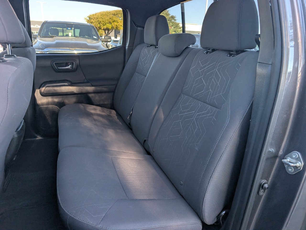 Used 2018 Toyota Tacoma TRD Sport w/ Technology Package RWD image 28