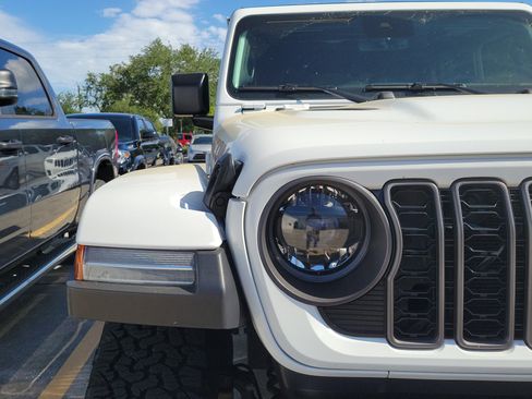 Used 2024 Jeep Wrangler Unlimited Rubicon AWD/4WD image 7