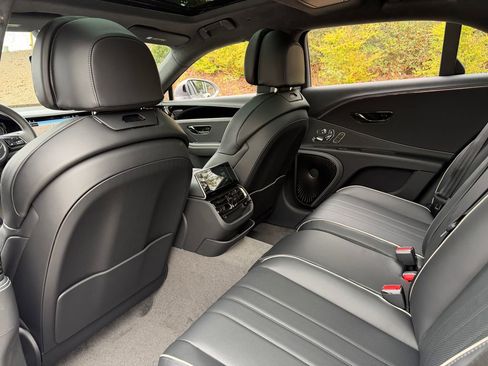 New 2026 Bentley Flying Spur Plug-In Hybrid image 38