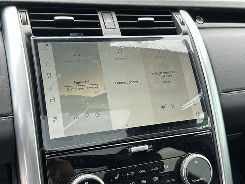 New 2025 Land Rover Discovery S image 18