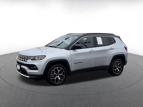 Used 2025 Jeep Compass Limited AWD/4WD image 8