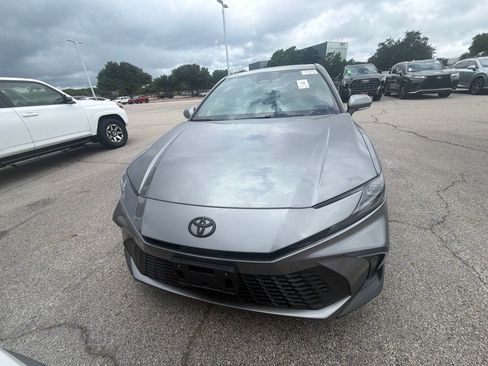Used 2026 Toyota Camry SE FWD image 2