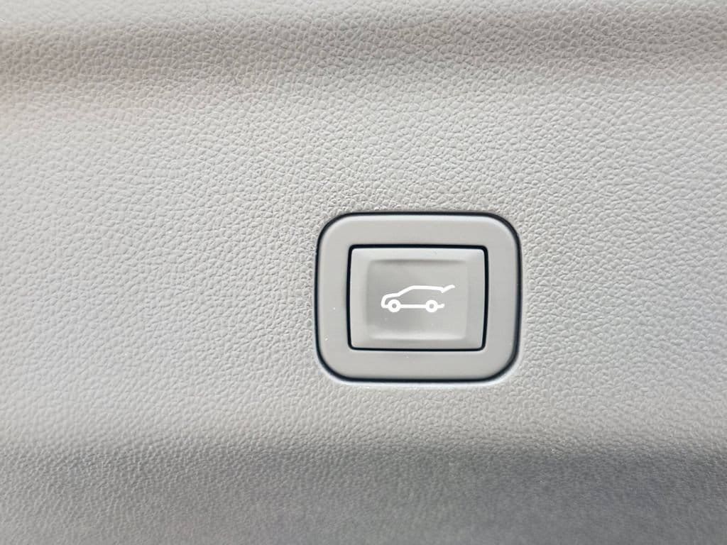 Used 2026 GMC Yukon Denali w/ LPO, Floor Liner Package AWD/4WD image 32