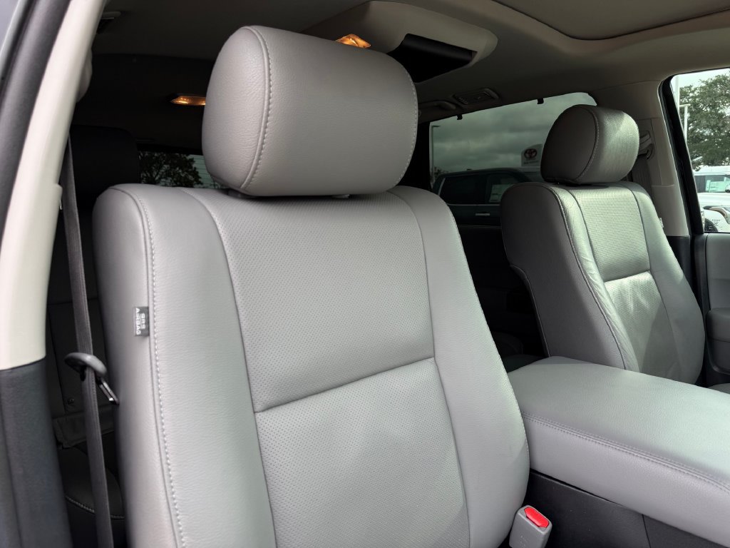 Used 2020 Toyota Sequoia Platinum AWD/4WD image 27