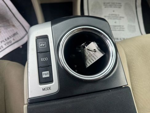 Used 2014 Toyota Prius V Two image 17