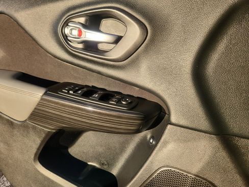 Used 2014 Jeep Cherokee Latitude image 14