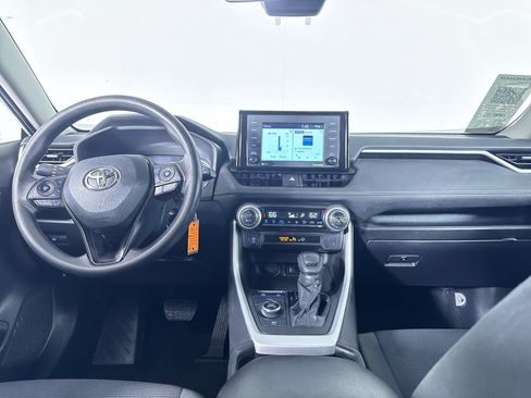 Used 2022 Toyota RAV4 LE AWD/4WD image 10