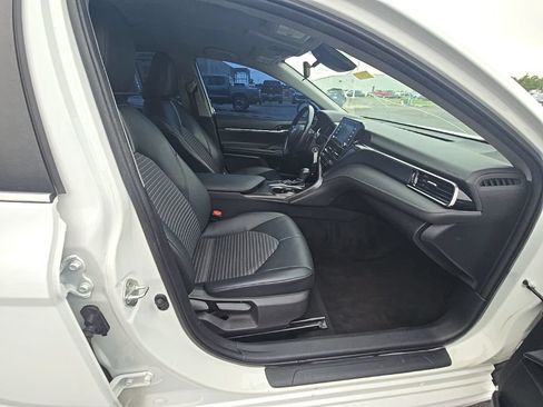Used 2022 Toyota Camry SE FWD image 32