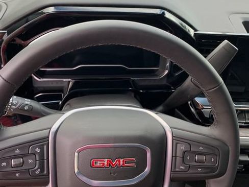 Used 2025 GMC Sierra 2500 SLT image 25