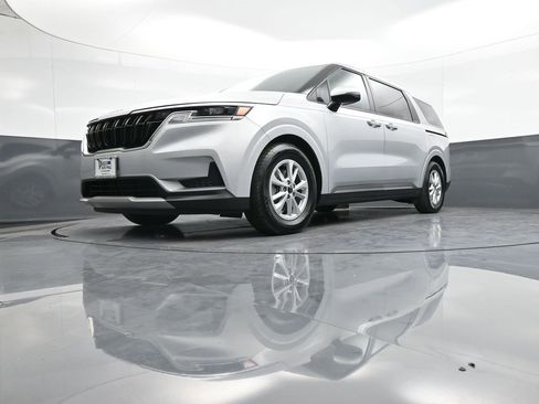 Certified 2023 Kia Carnival LX image 27