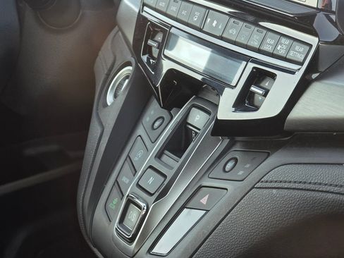 Used 2025 Honda Odyssey Sport-L image 16