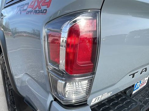 Used 2020 Toyota Tacoma TRD Off-Road w/ Technology Package image 11