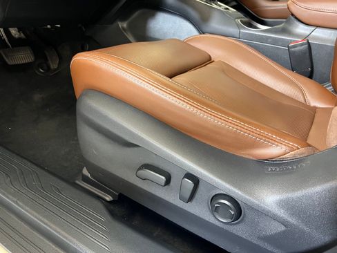 Used 2022 Subaru Outback Touring XT image 10