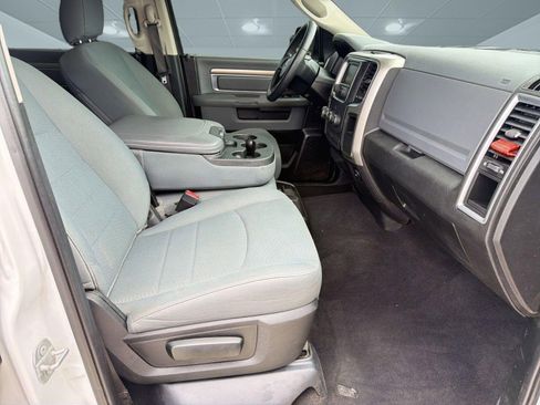 Used 2019 RAM 1500 Classic SLT RWD image 28