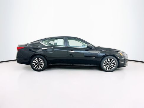 Used 2025 Nissan Altima 2.5 SV image 10