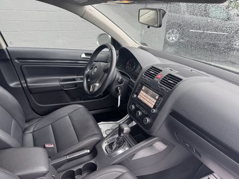 Used 2010 Volkswagen Jetta TDI FWD image 24