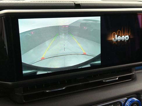 Used 2024 Jeep Wrangler Sahara image 23