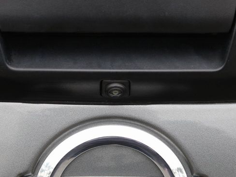 Used 2021 Nissan Titan SV w/ SV Convenience Package image 45