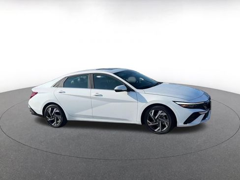 Used 2025 Hyundai Elantra Limited image 2