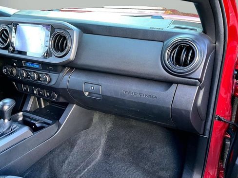 Used 2022 Toyota Tacoma TRD Sport AWD/4WD image 19
