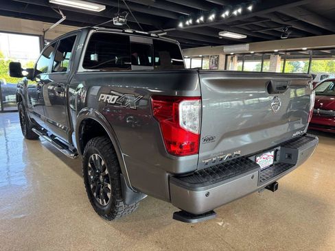 Used 2017 Nissan Titan PRO-4X w/ Pro-4x Convenience Package AWD/4WD image 5
