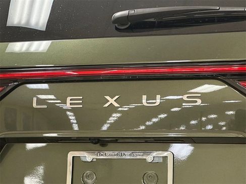 Used 2025 Lexus LX 700h F Sport image 8