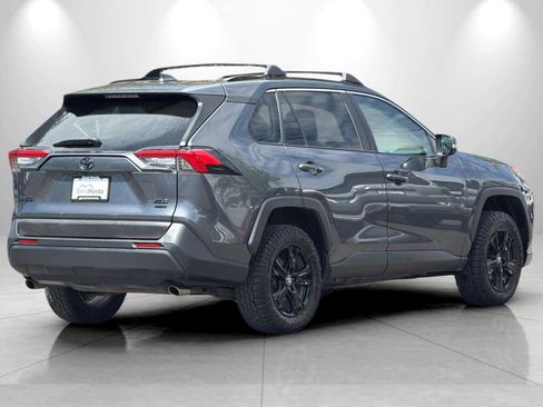Used 2020 Toyota RAV4 XLE AWD/4WD image 2