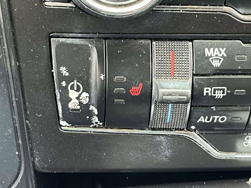 Used 2018 Ford Explorer XLT w/ Equipment Group 201A FWD image 16