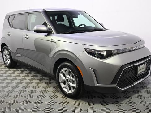 Used 2025 Kia Soul LX w/ LX Technology Package image 8