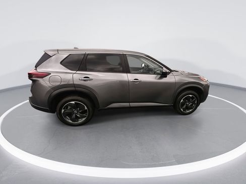 Used 2024 Nissan Rogue SV image 9