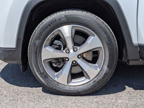 Certified 2022 Jeep Cherokee Limited AWD/4WD image 29