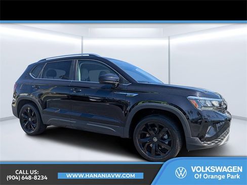 Certified 2024 Volkswagen Taos SE image 1