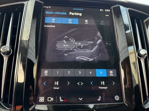 Used 2025 Volvo XC60 B5 Plus image 28