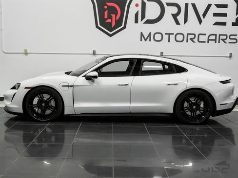 Used 2022 Porsche Taycan image 17