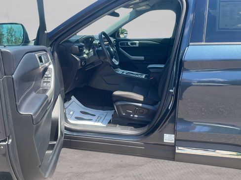 Used 2024 Ford Explorer XLT AWD/4WD image 10
