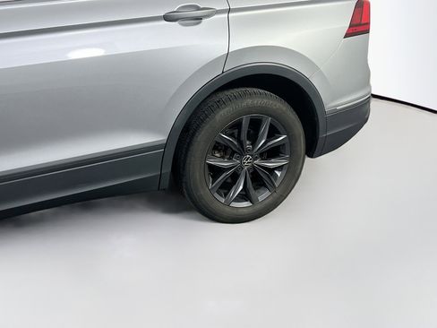 Used 2023 Volkswagen Tiguan SE image 30