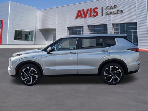 Used 2024 Mitsubishi Outlander SE image 10