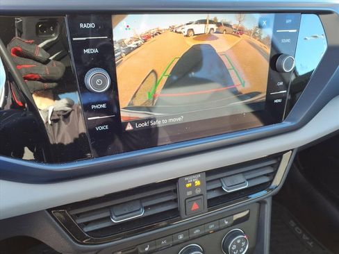 Used 2022 Volkswagen Taos SE image 26