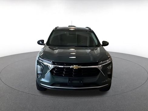 Used 2025 Chevrolet Trax LT FWD image 3