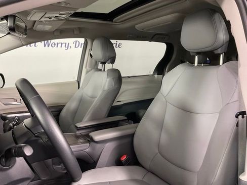 Used 2024 Toyota Sienna XLE image 14