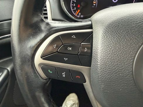 Used 2020 Jeep Grand Cherokee Limited w/ Luxury Group II image 18