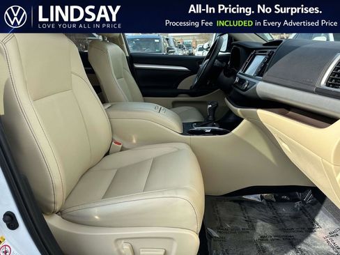 Used 2019 Toyota Highlander XLE image 10