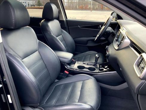 Used 2019 Kia Sorento SX image 8