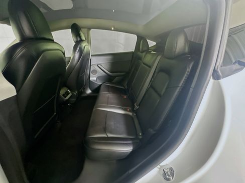 Used 2022 Tesla Model Y Long Range AWD/4WD image 29