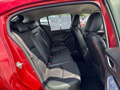 Used 2018 MAZDA MAZDA3 Touring FWD image 10