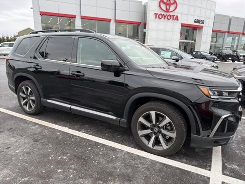 Used 2024 Honda Pilot Elite image 1