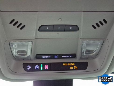 Certified 2024 GMC Terrain SLT image 32