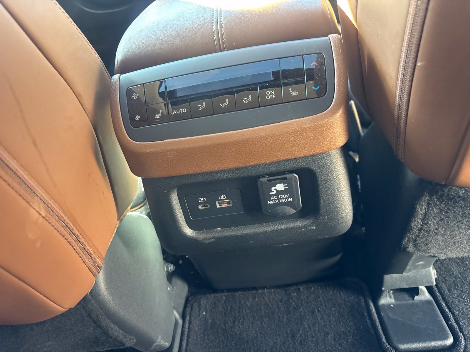 Used 2024 Nissan Pathfinder Platinum FWD image 17