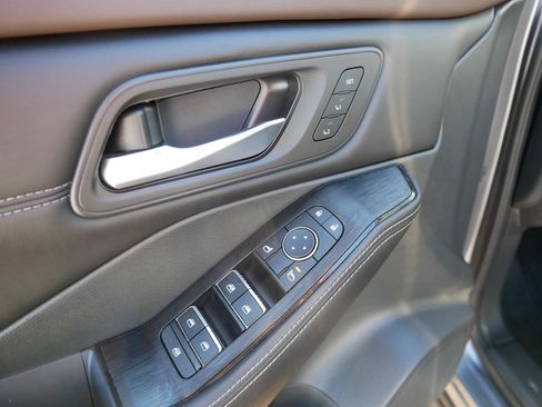 Certified 2022 Nissan Rogue SL w/ SL Premium Package image 19